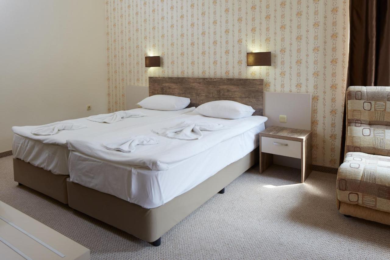 Hotel Lira Slântsjev Brjag Eksteriør bilde