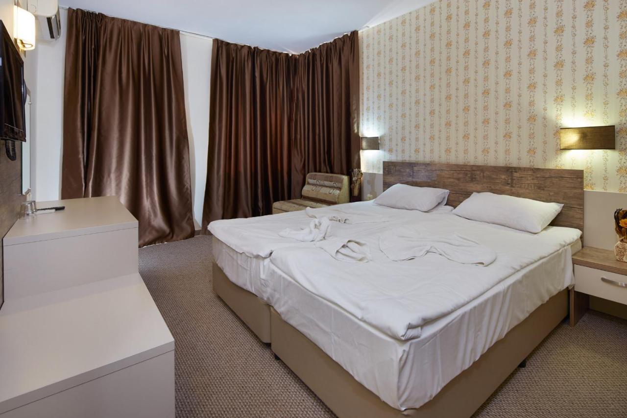 Hotel Lira Slântsjev Brjag Eksteriør bilde